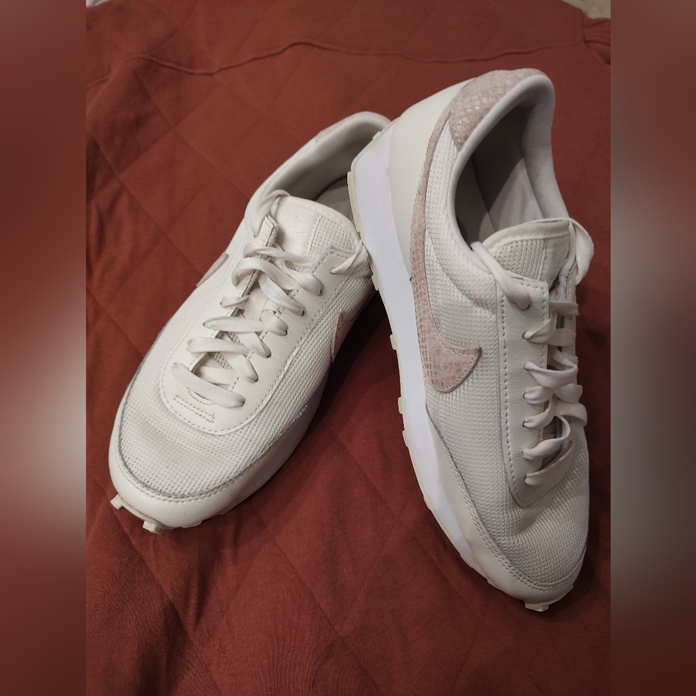 Nike Women's White and Light Pink Sneakers